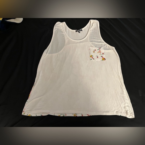 Junior’s Attitude Not Included floral tank with pocket in size 2x - Picture 1 of 9